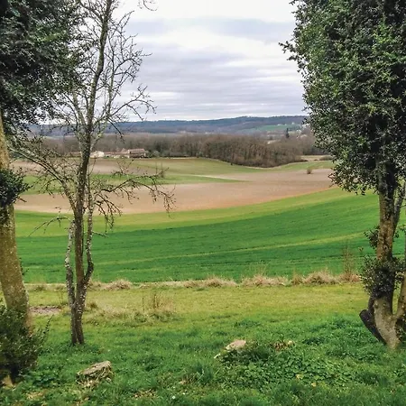 Two-bedroom Holiday In Bonnes * Bonnes (Charente)