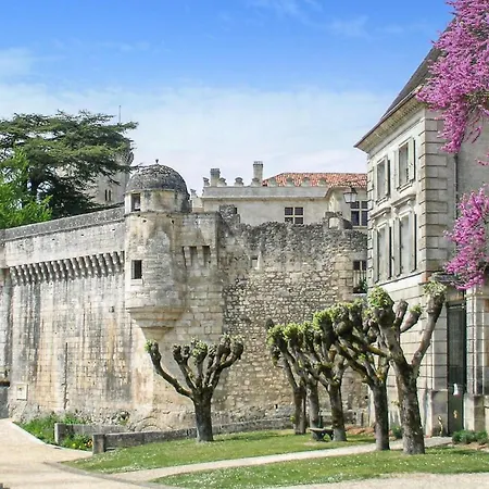 Two-bedroom Holiday In Bonnes *